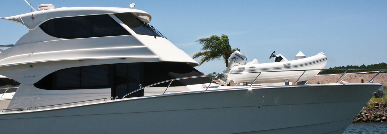 How to use a dinghy on a rented yacht