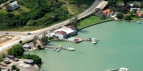 Lagoon Hotel & Marina