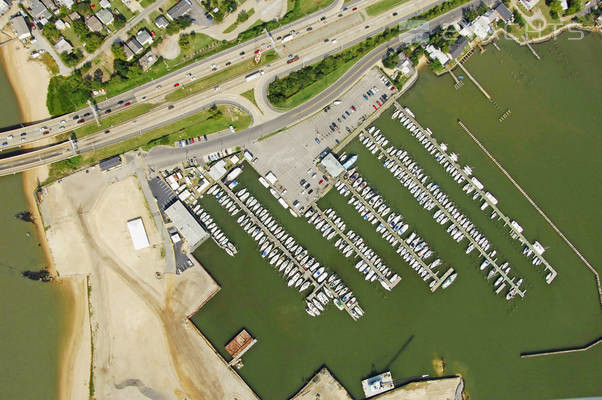 Willoughby Harbor Marina