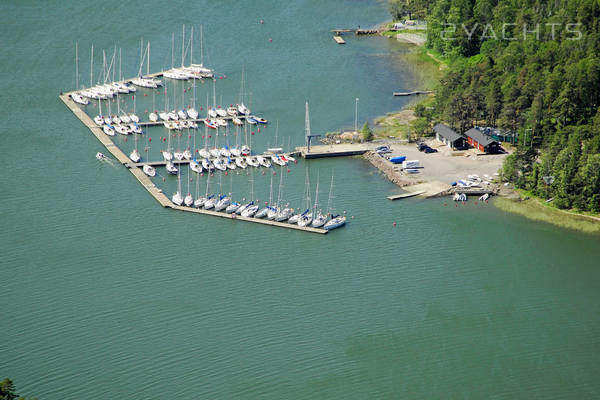 Amiraalinsatama Marina