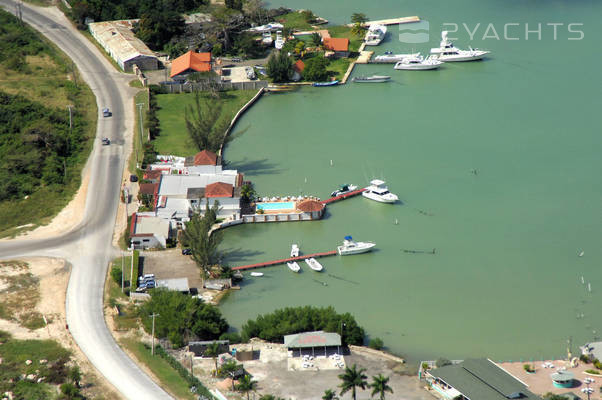Lagoon Hotel & Marina
