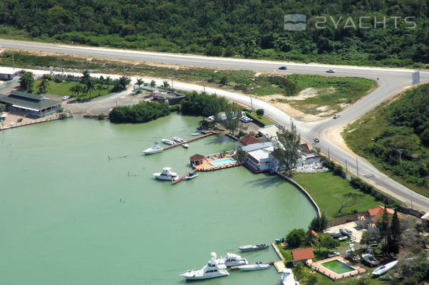 Lagoon Hotel & Marina