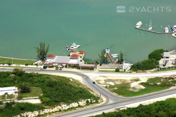 Lagoon Hotel & Marina