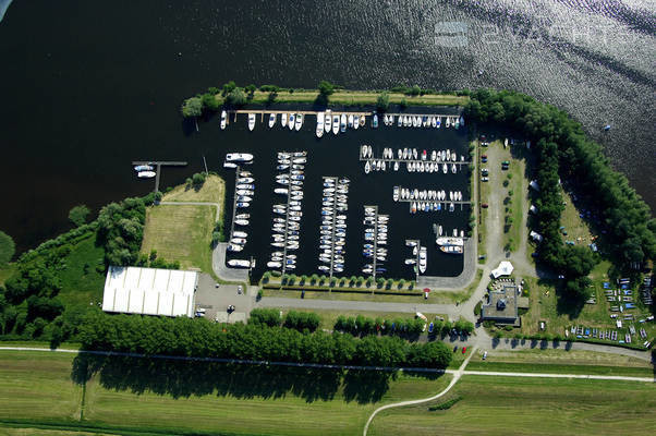 Yachtharbor/Watersportcentrum De Eemhof