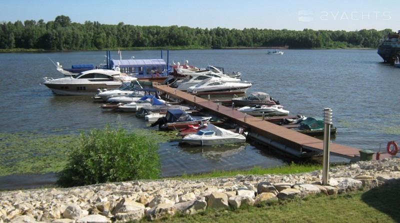 Yacht club Lastochka