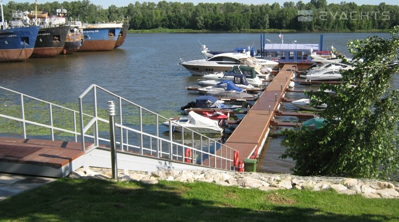 Yacht club Lastochka