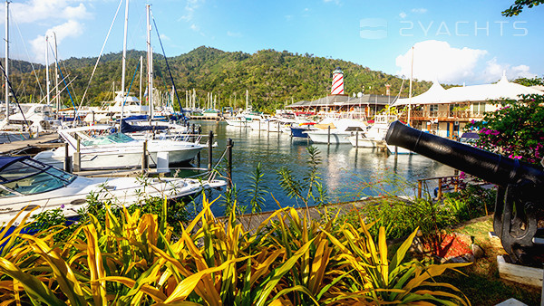 CrewsInn Marina