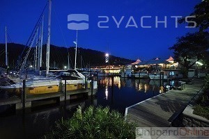 CrewsInn Marina