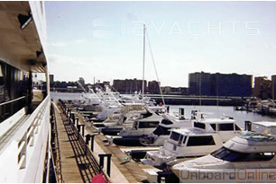 Lincoln Harbor Yacht Club