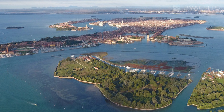 Venezia Certosa Marina