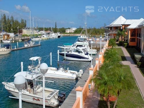Running Mon Sunrise Resort & Marina