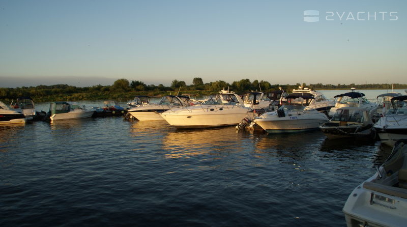 Yacht club "fishing"