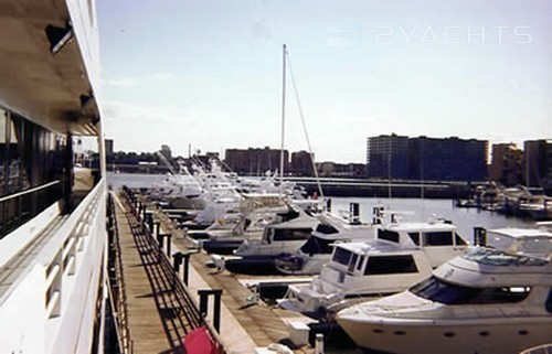 Lincoln Harbor Yacht Club