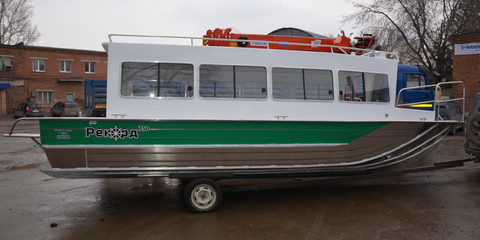 A record 750 "Taxi – water bus"
