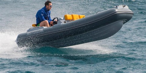 Agilis jet tender 355