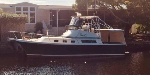 Albin Marine command bridge