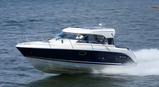 Boat With Hardtop And Semi Enclosed Cabin