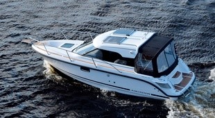 Boat With Hardtop And Semi Enclosed Cabin