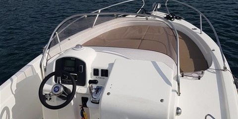 B2 marine cap ferret 652