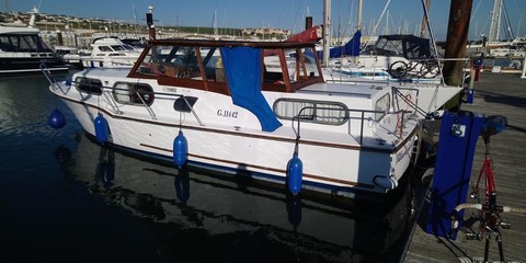 Classic freeman 30 motor cruiser