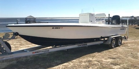 Contender 25 bay