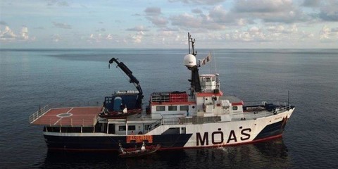 Custom expedition yacht