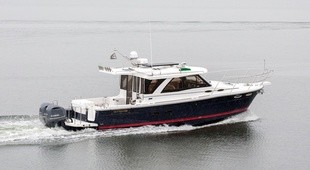 Cutwater C-302 Coupe