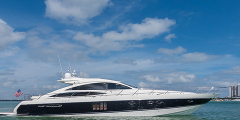 Viking Yachts Divas Del Mar