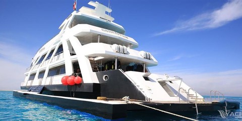Dive liveaboard kite surf mega yacht