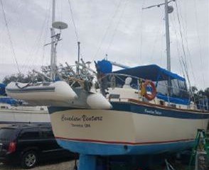 Gulfstar center cockpit mototsailer