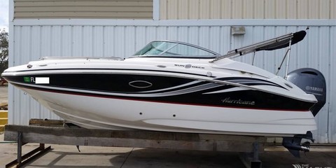 Hurricane sundeck 2000