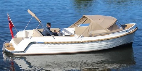 Interboat intender 700