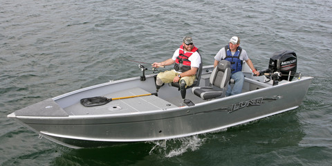 Lund Boats 1750 Outfitter Tiller