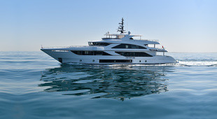 Majesty Yachts 140