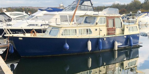 Motor yacht babiljakruiser