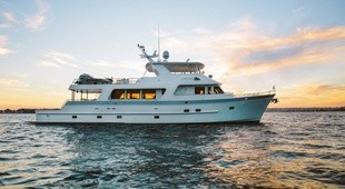 Outer Reef 880 Cockpit Motoryacht