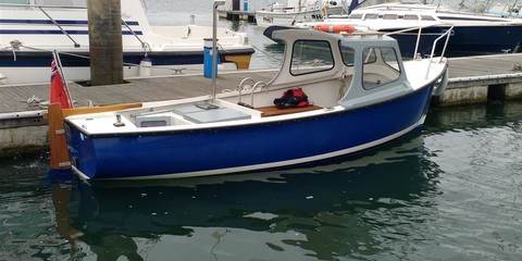 Plymouth pilot 18 with cuddy