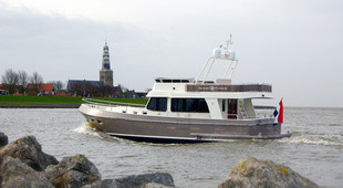 Privateer Flybridge 49