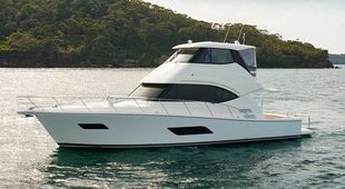 Riviera 52 Enclosed Flybridge