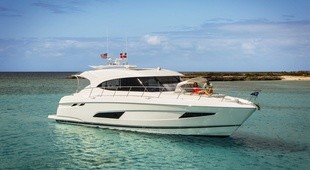 Riviera 5400 Sport Yacht