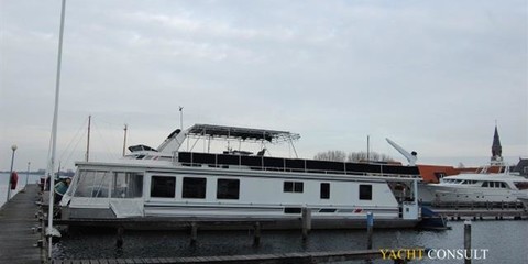 Stardust cruiser houseboat