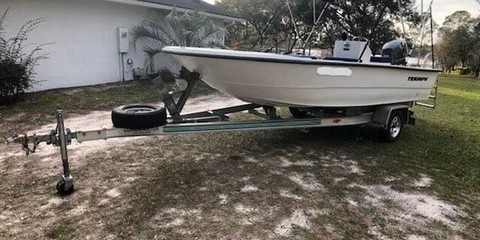 Triumph 17 skiff