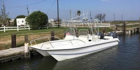 Twin vee 26 family fisherman