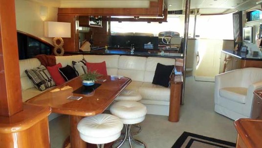 Neptunus flybridge motor yacht