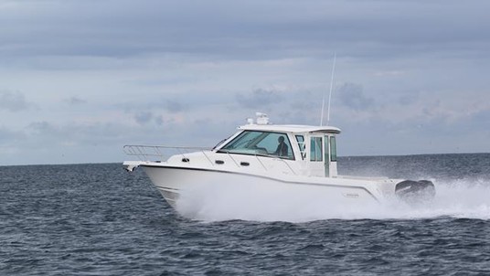 Boston Whaler 345 Conquest Pilothouse