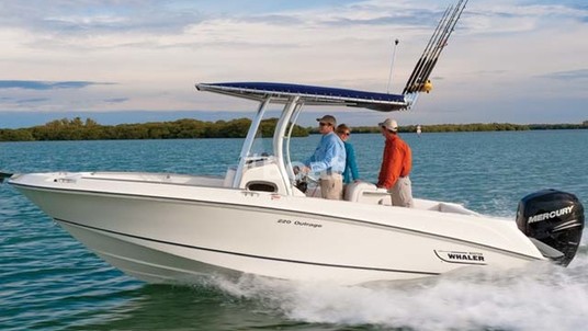 Boston Whaler 220 Outrage