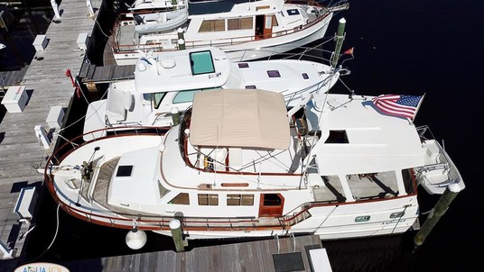 Albin Marine 43 sundeck