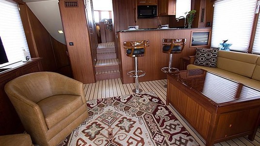 Northern marine ocean expedition style