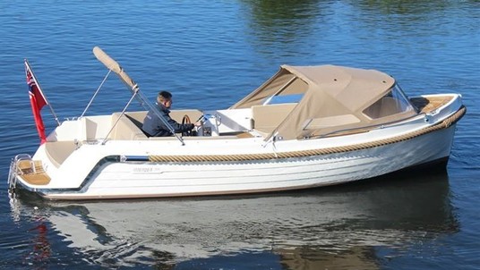 Interboat intender 700