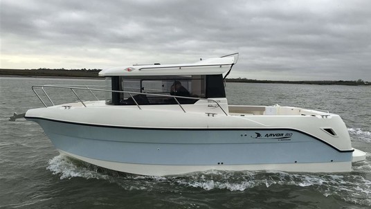 Arvor 810 pilothouse